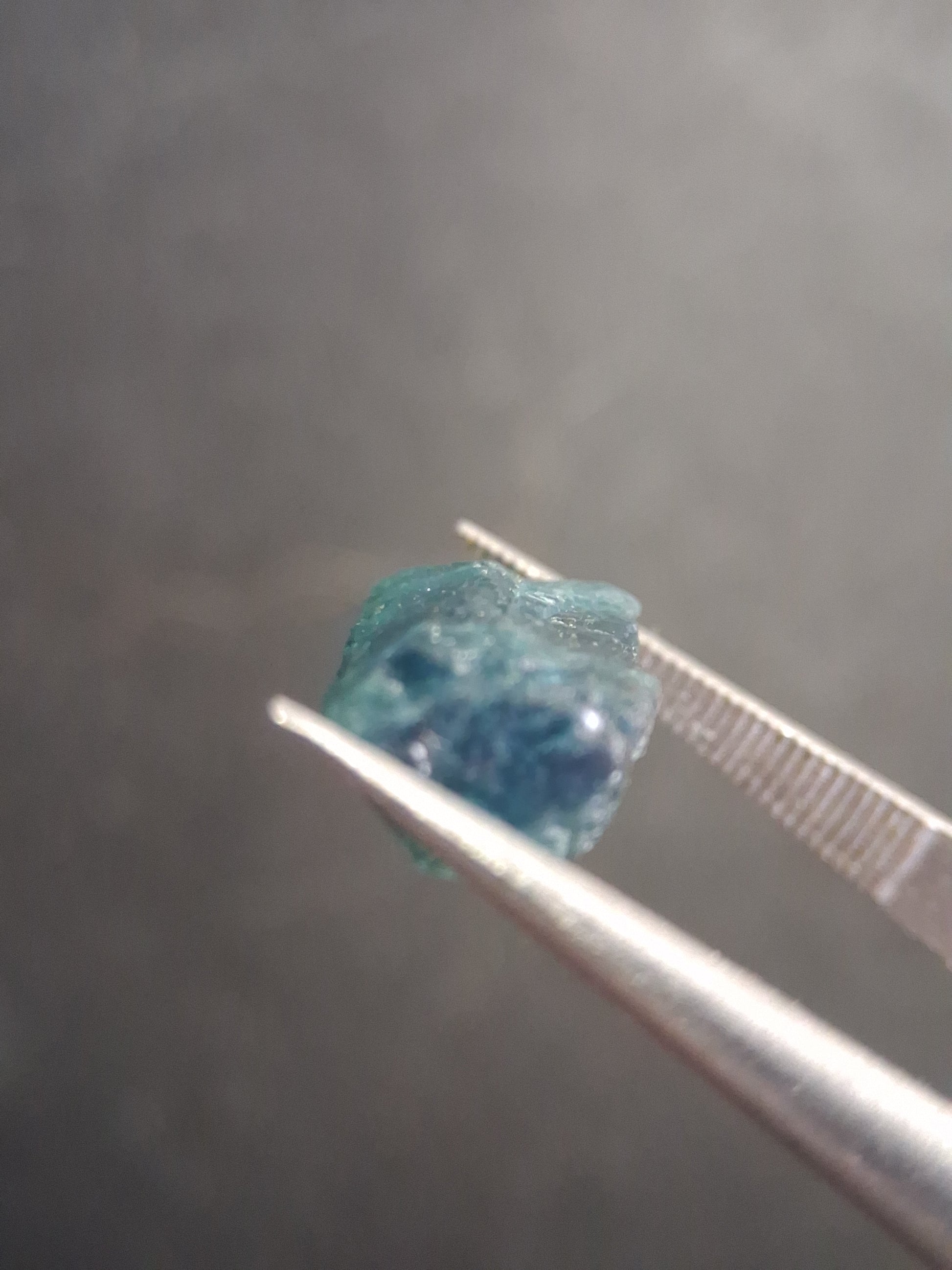 Rough tourmaline - for faceting or rough gemstone jewelry - 3.927 ct - greenish blue - Natural Gems Belgium