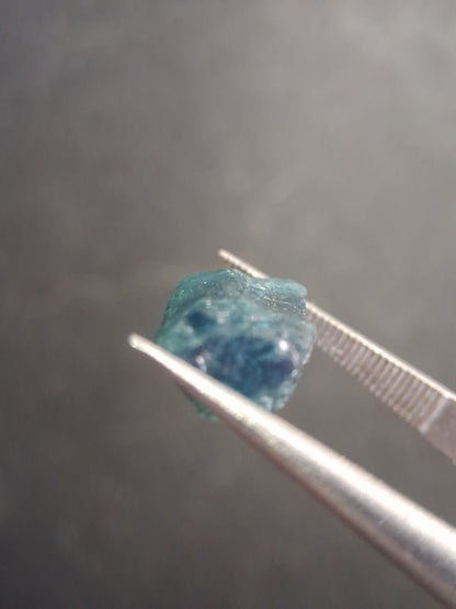 Rough tourmaline - for faceting or rough gemstone jewelry - 3.927 ct - greenish blue - Natural Gems Belgium