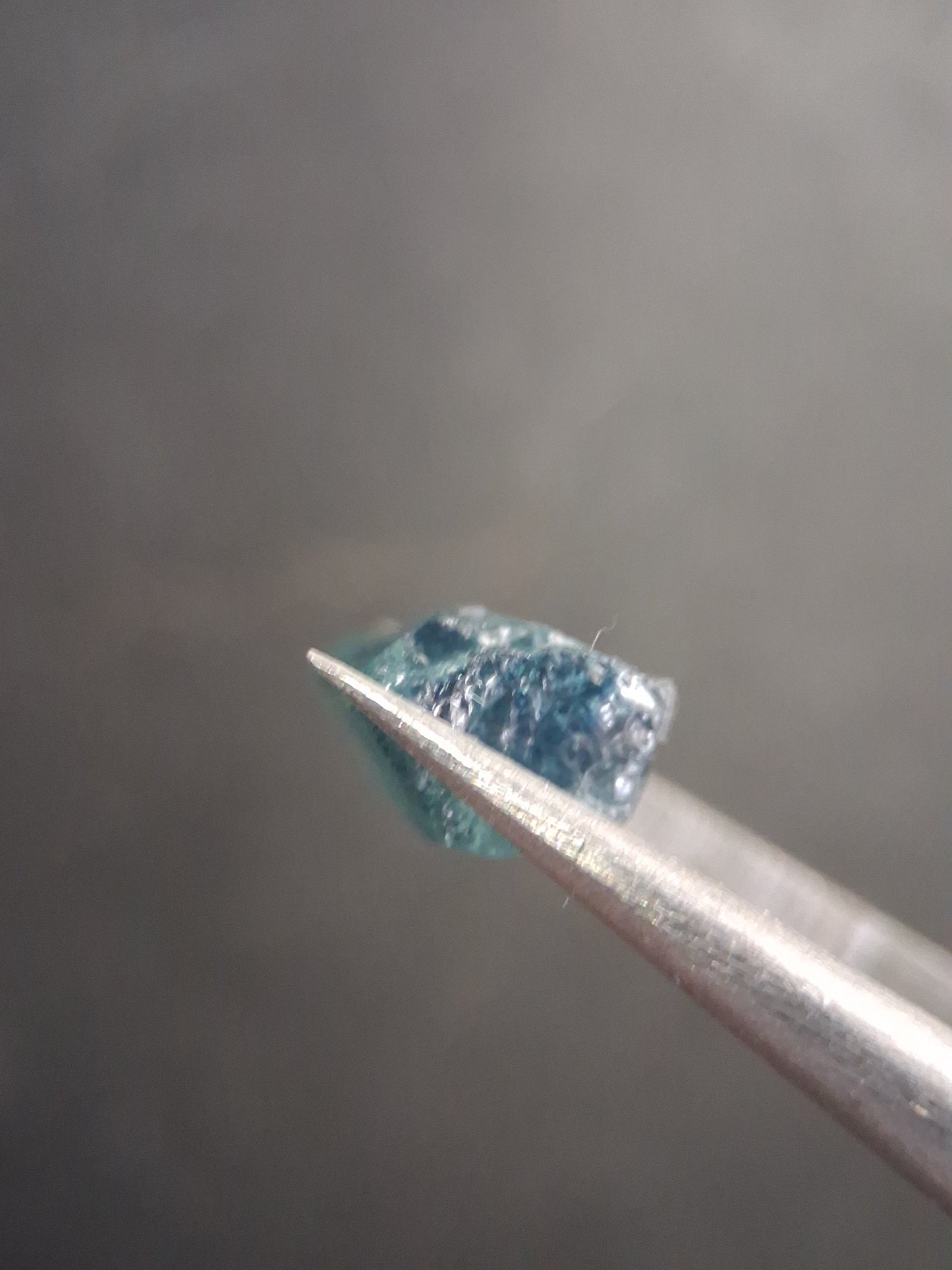 Rough tourmaline - for faceting or rough gemstone jewelry - 3.927 ct - greenish blue - Natural Gems Belgium