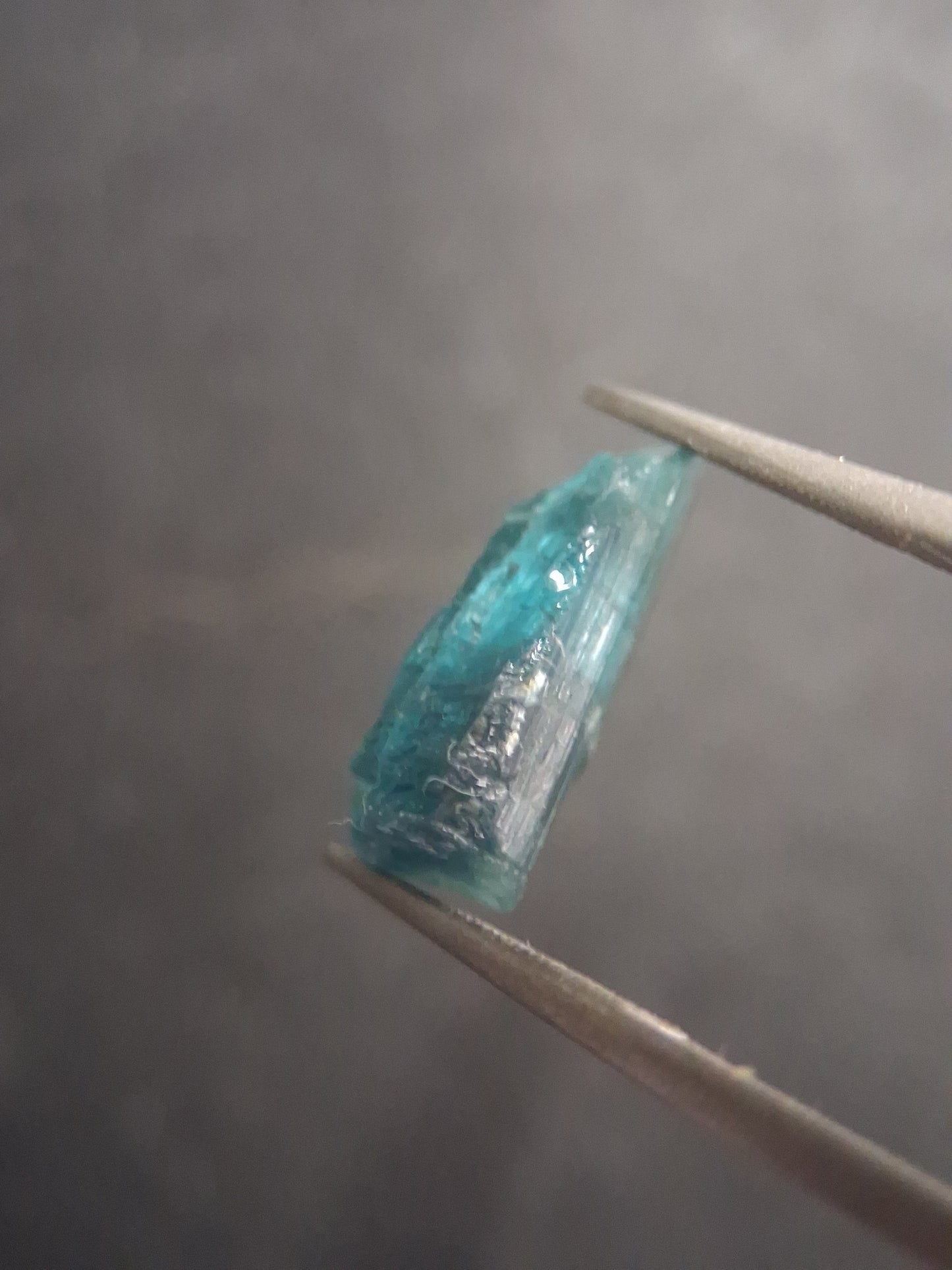 Rough tourmaline - for faceting or rough gemstone jewelry - 3.927 ct - greenish blue - Natural Gems Belgium