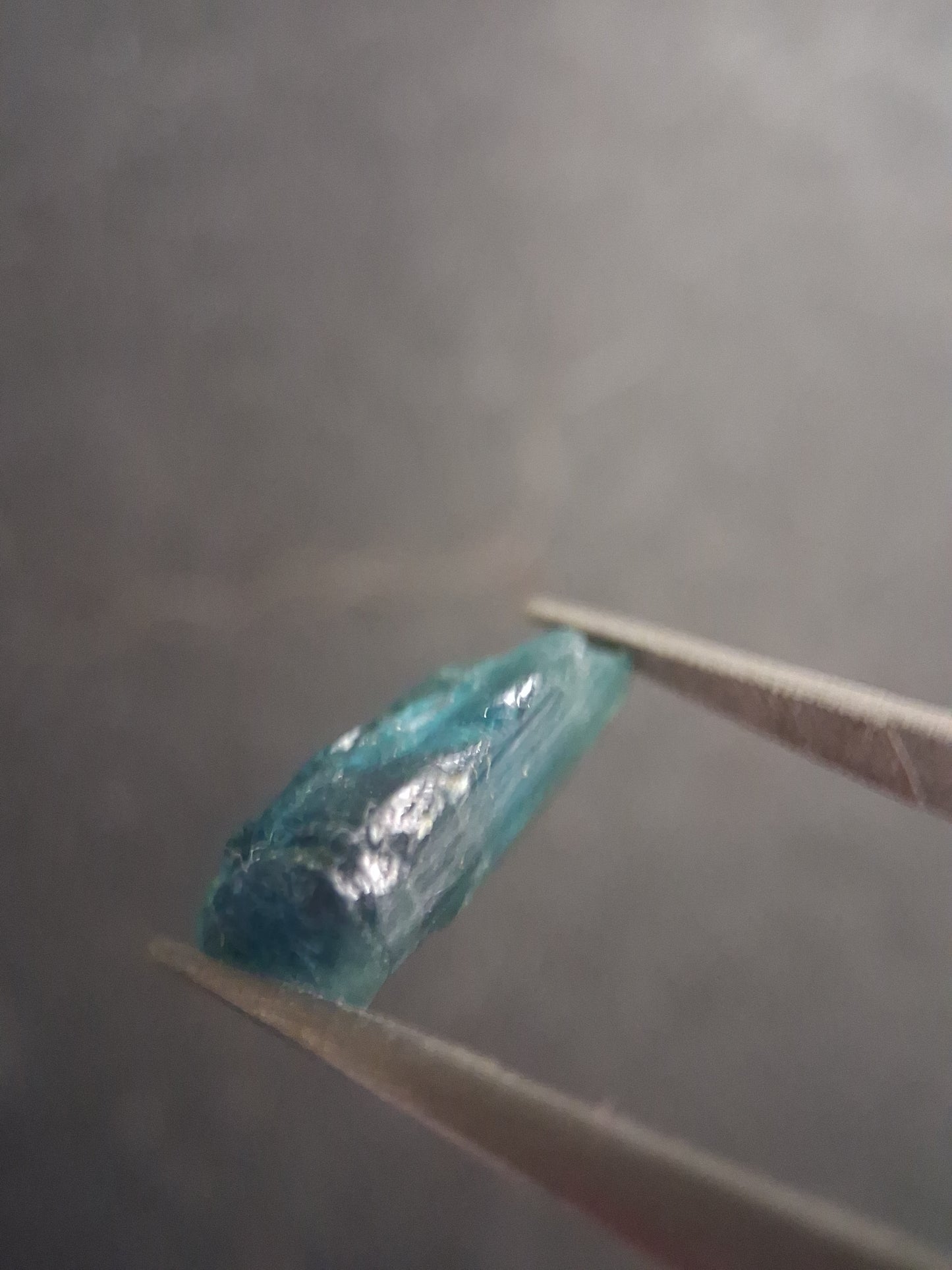 Rough tourmaline - for faceting or rough gemstone jewelry - 3.927 ct - greenish blue - Natural Gems Belgium