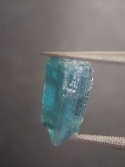 Rough tourmaline - for faceting or rough gemstone jewelry - 3.927 ct - greenish blue - Natural Gems Belgium