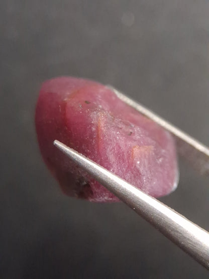 Natural Red Ruby - 21.545 ct - rough ruby - untreated - Africa - Natural Gems Belgium