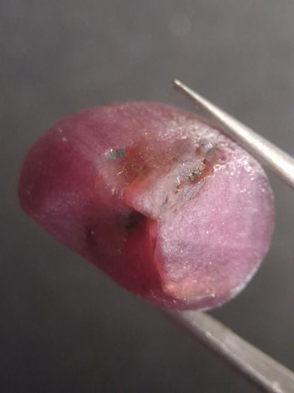 Natural Red Ruby - 21.545 ct - rough ruby - untreated - Africa - Natural Gems Belgium