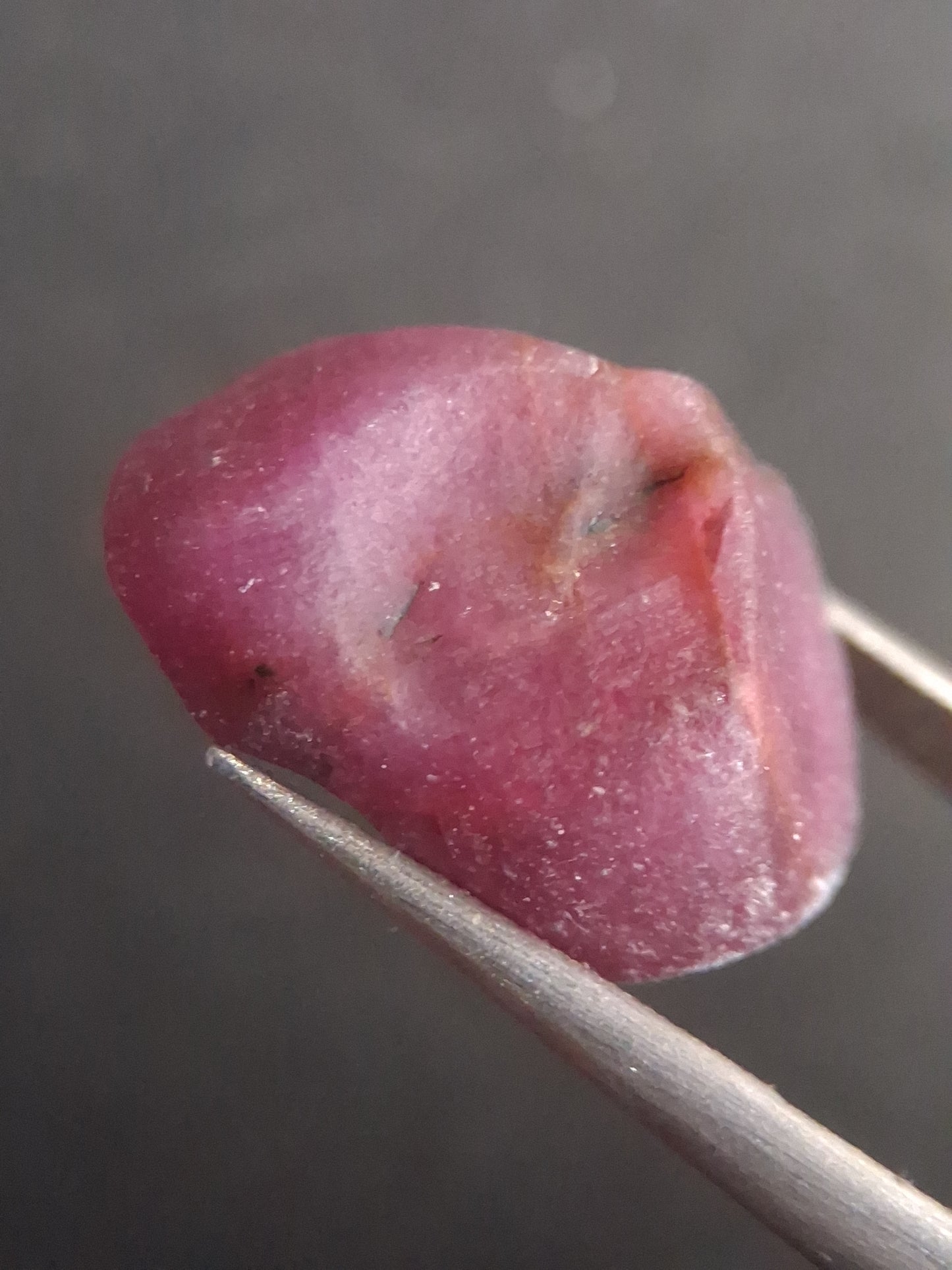 Natural Red Ruby - 21.545 ct - rough ruby - untreated - Africa - Natural Gems Belgium