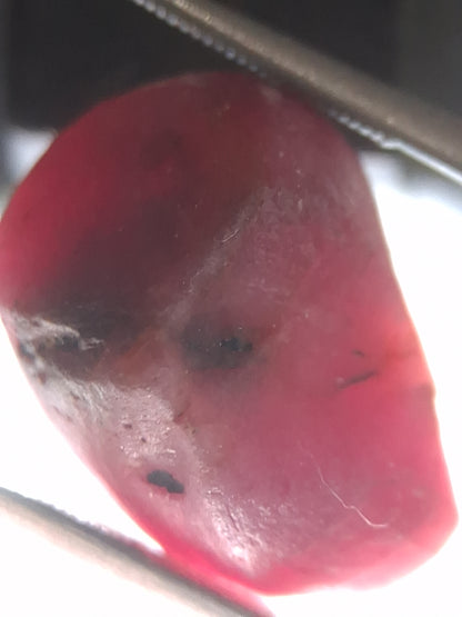 Natural Red Ruby - 21.545 ct - rough ruby - untreated - Africa - Natural Gems Belgium