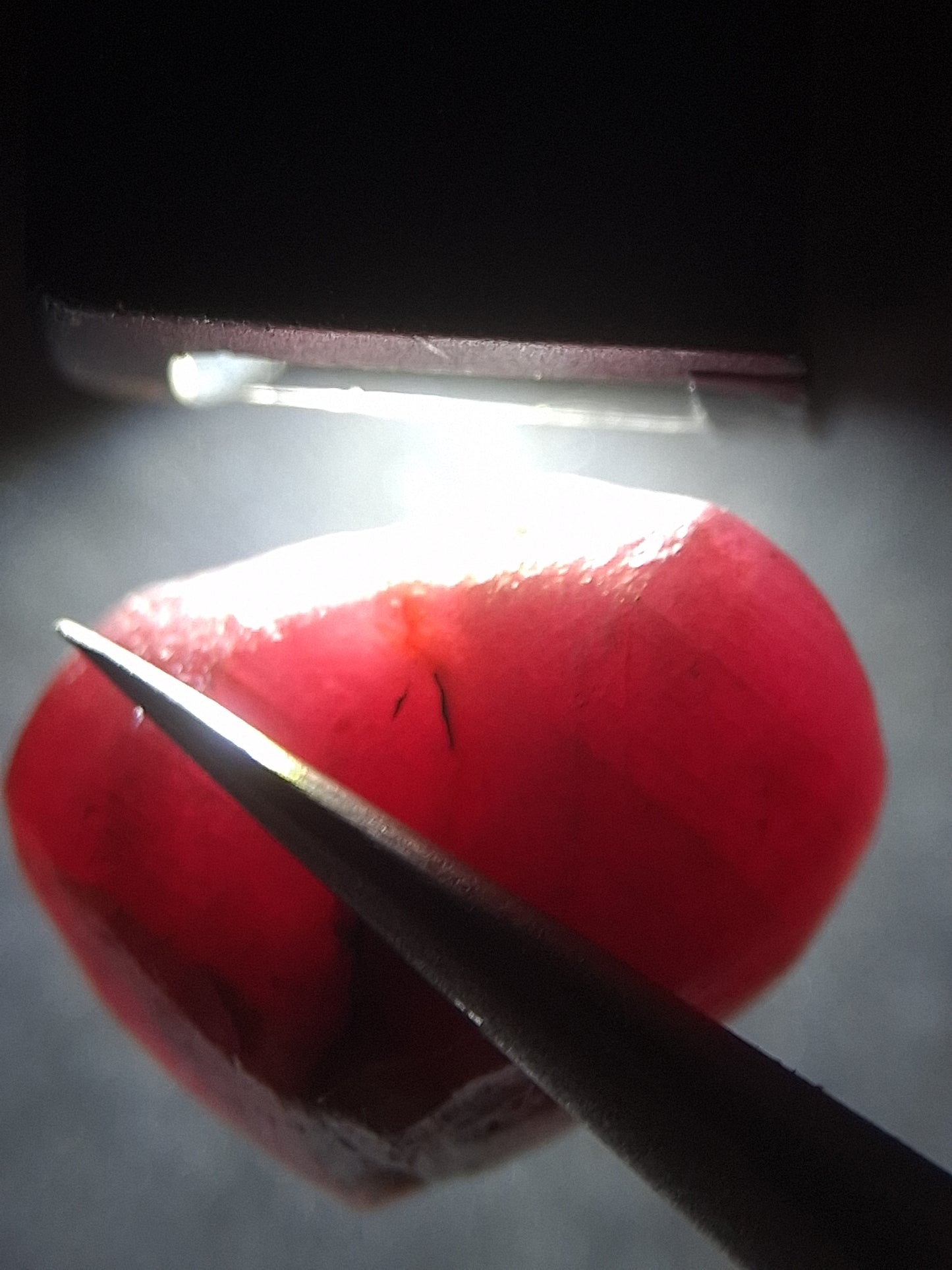 Natural Red Ruby - 21.545 ct - rough ruby - untreated - Africa - Natural Gems Belgium