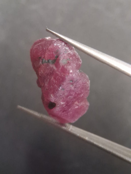 Natural Red Ruby - 18.987 ct - rough ruby - untreated - Africa - Natural Gems Belgium