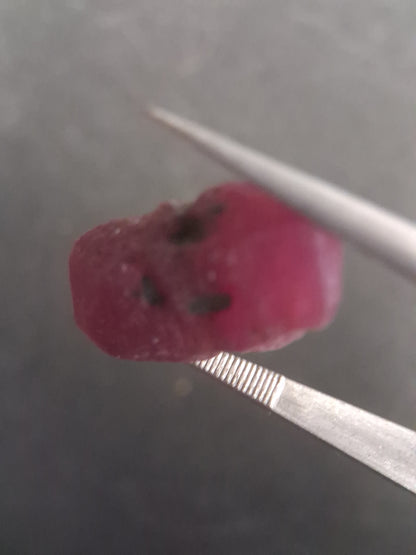 Natural Red Ruby - 18.987 ct - rough ruby - untreated - Africa - Natural Gems Belgium