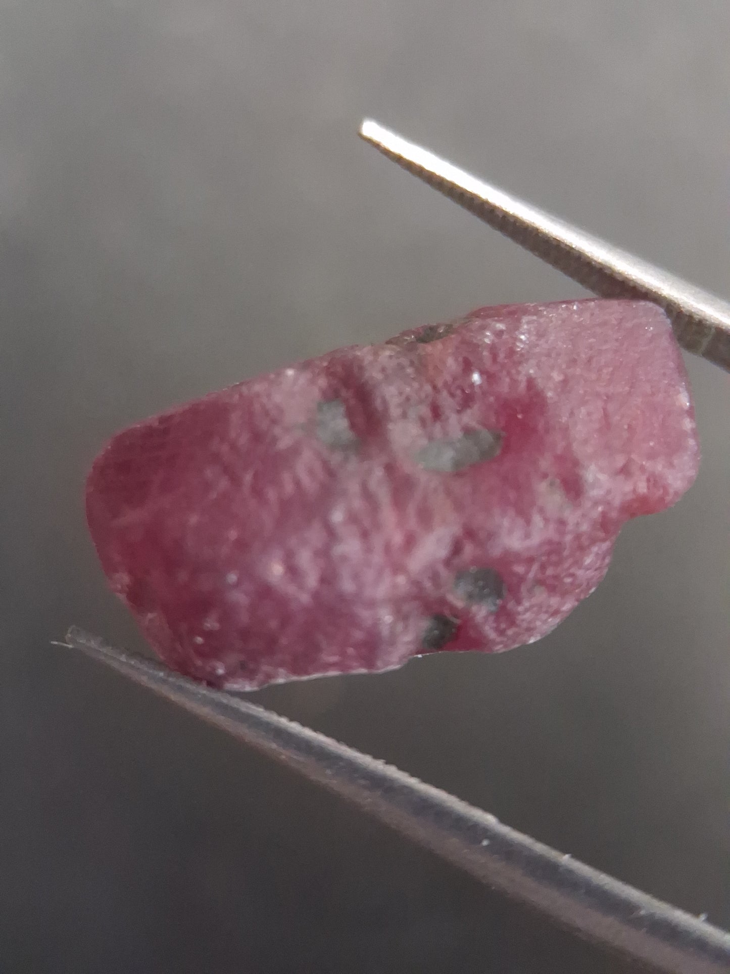Natural Red Ruby - 18.987 ct - rough ruby - untreated - Africa - Natural Gems Belgium