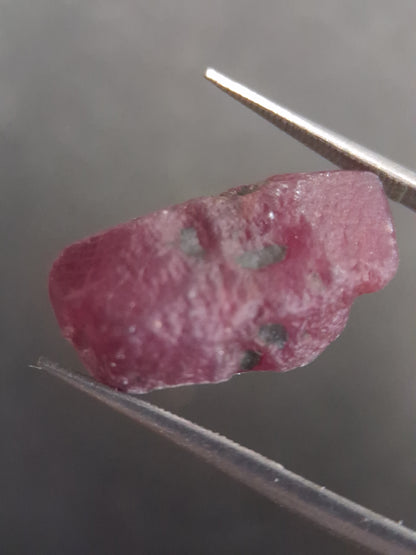 Natural Red Ruby - 18.987 ct - rough ruby - untreated - Africa - Natural Gems Belgium