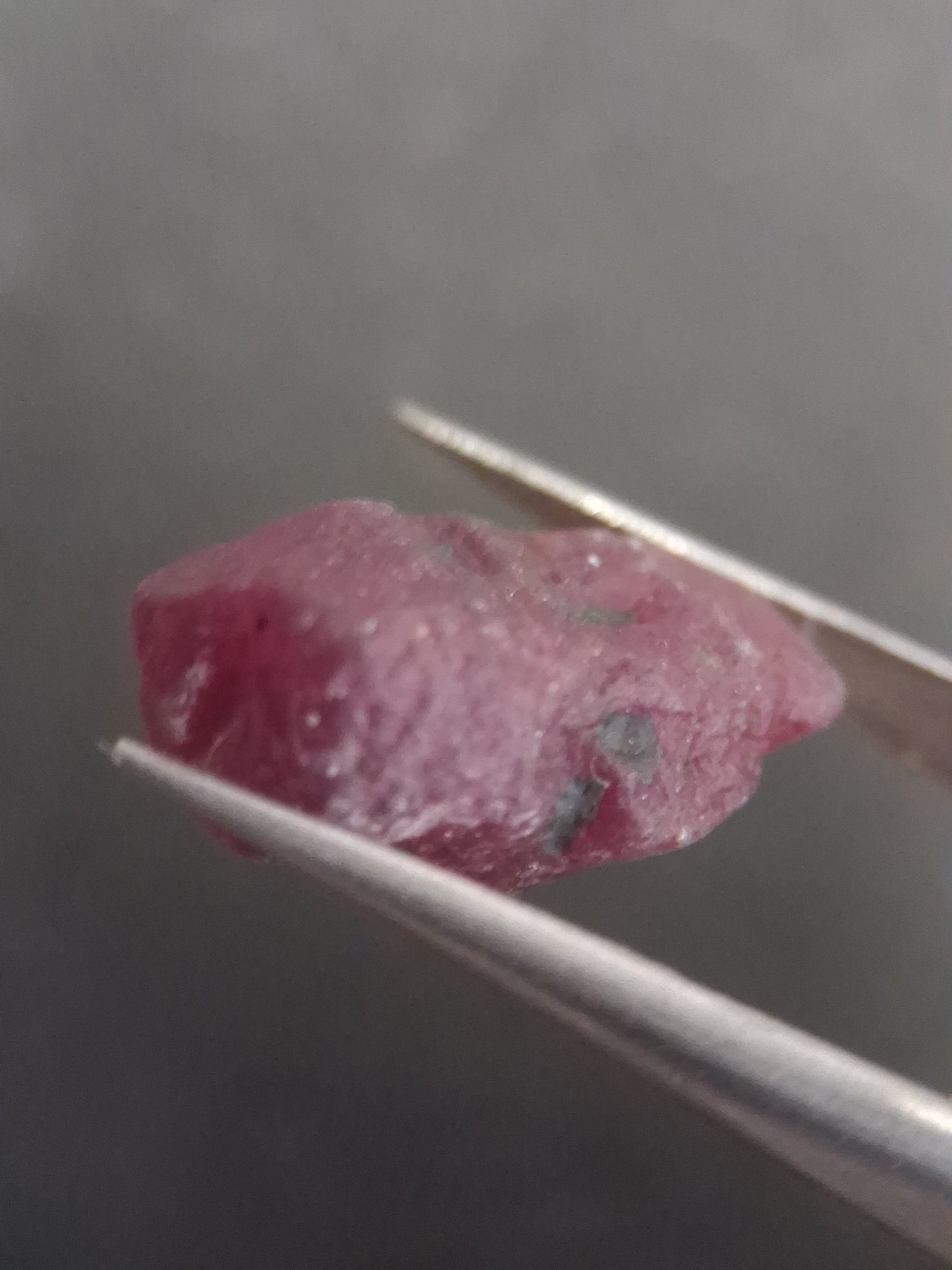 Natural Red Ruby - 18.987 ct - rough ruby - untreated - Africa - Natural Gems Belgium