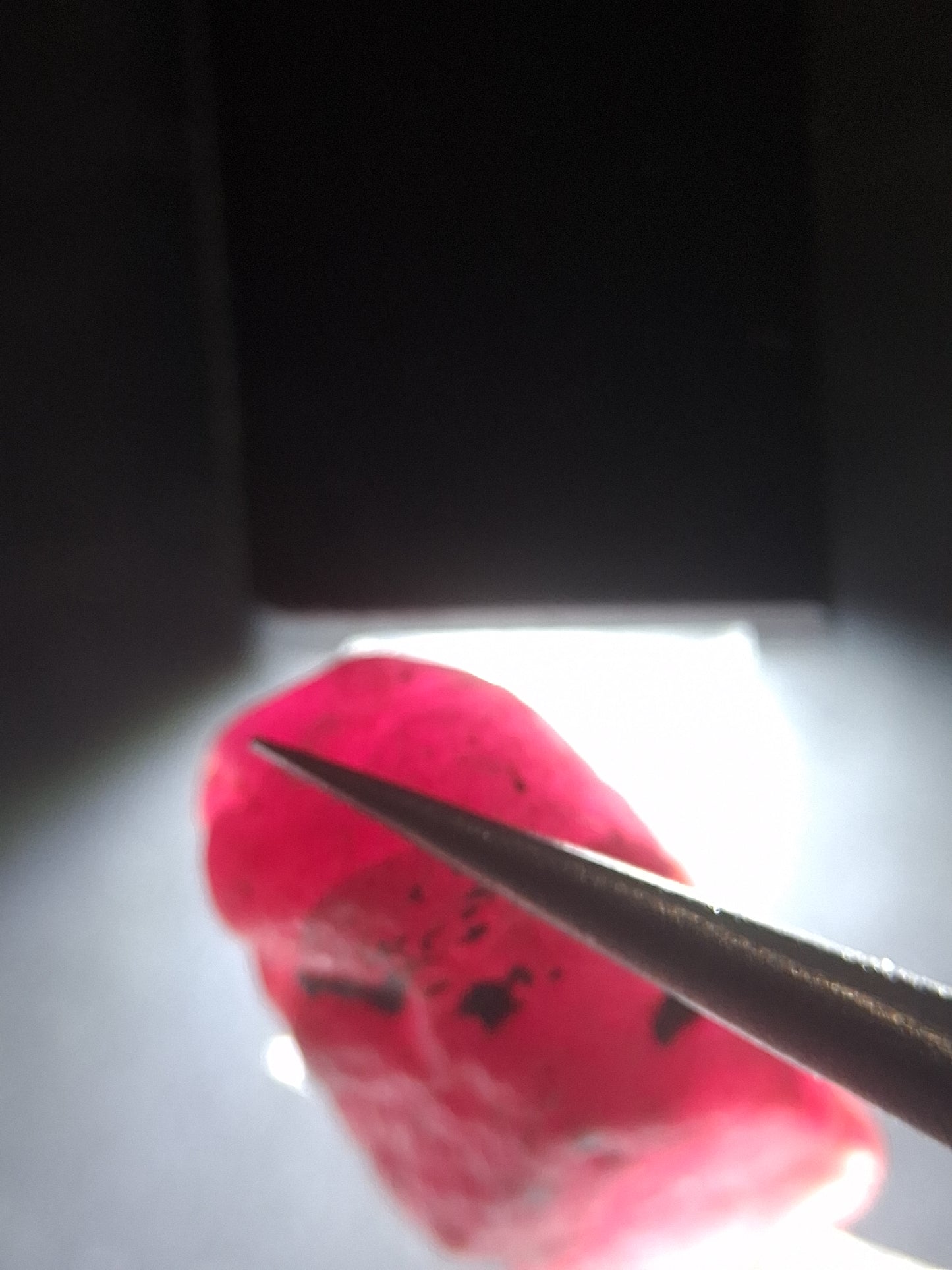 Natural Red Ruby - 18.987 ct - rough ruby - untreated - Africa - Natural Gems Belgium