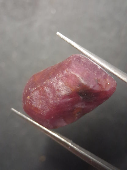 Natural Red Ruby - 22.226 ct - rough ruby - untreated - Africa - Natural Gems Belgium