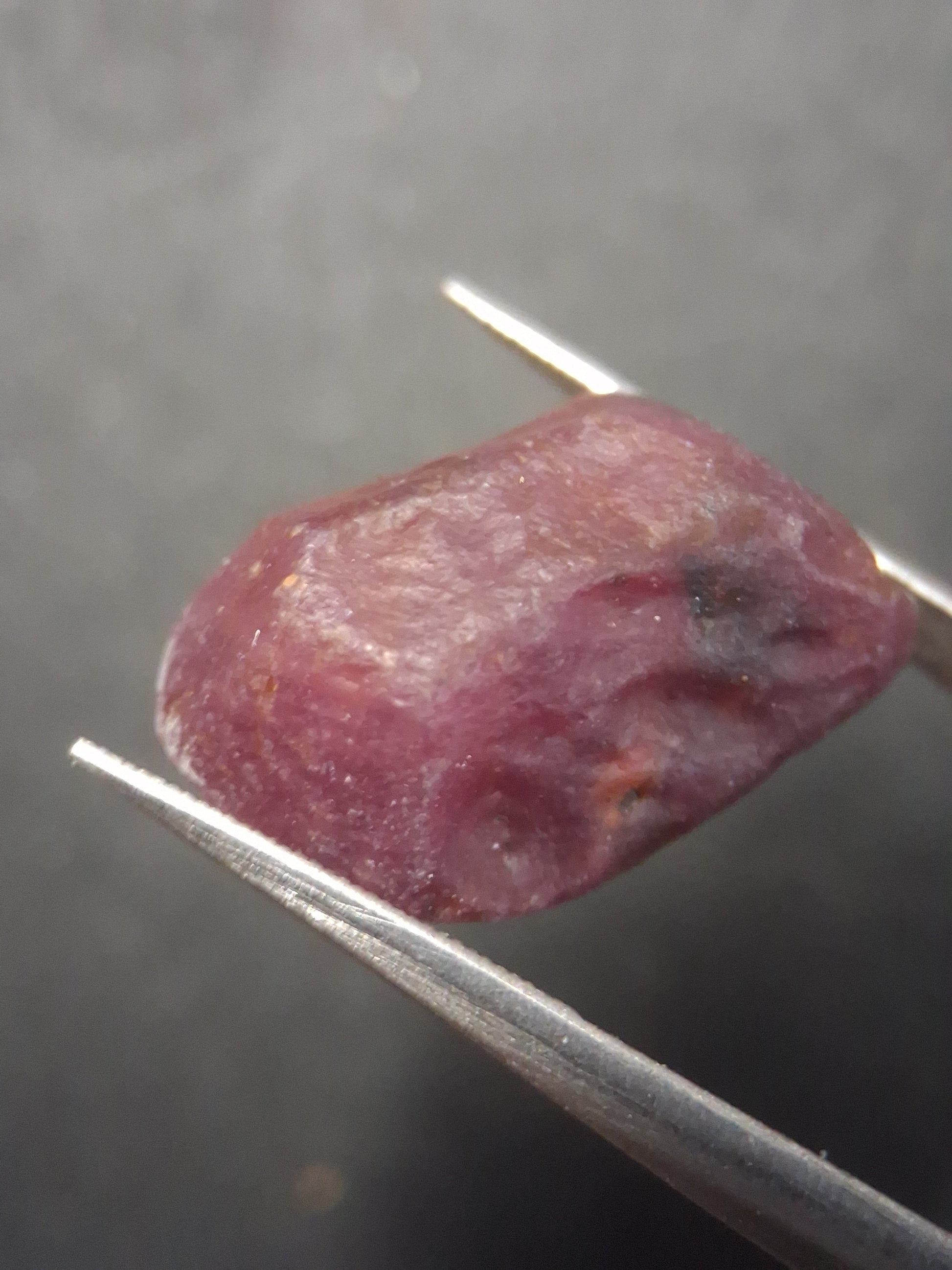 Natural Red Ruby - 22.226 ct - rough ruby - untreated - Africa - Natural Gems Belgium