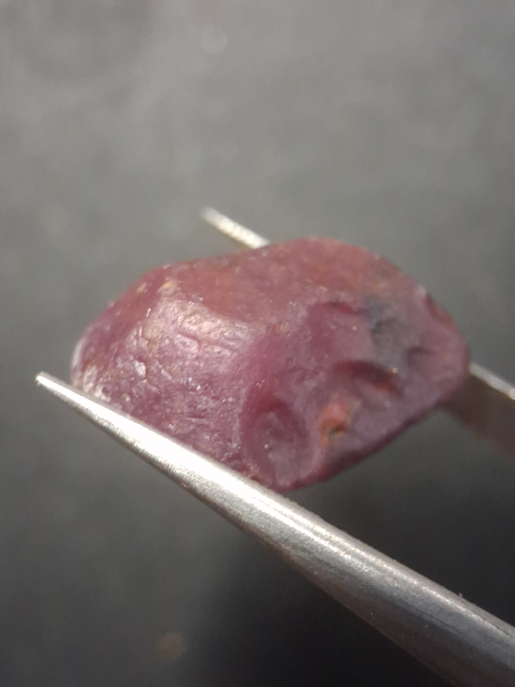 Natural Red Ruby - 22.226 ct - rough ruby - untreated - Africa - Natural Gems Belgium