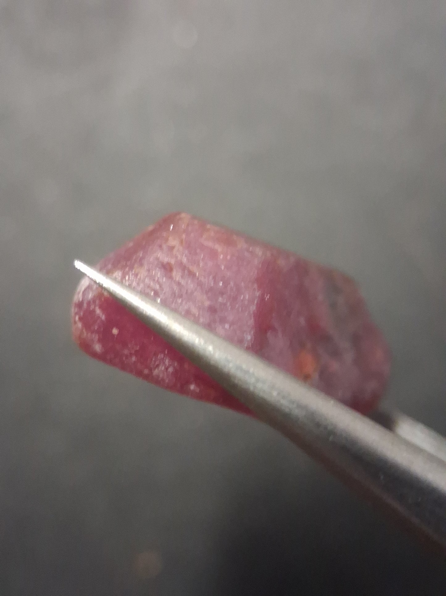 Natural Red Ruby - 22.226 ct - rough ruby - untreated - Africa - Natural Gems Belgium