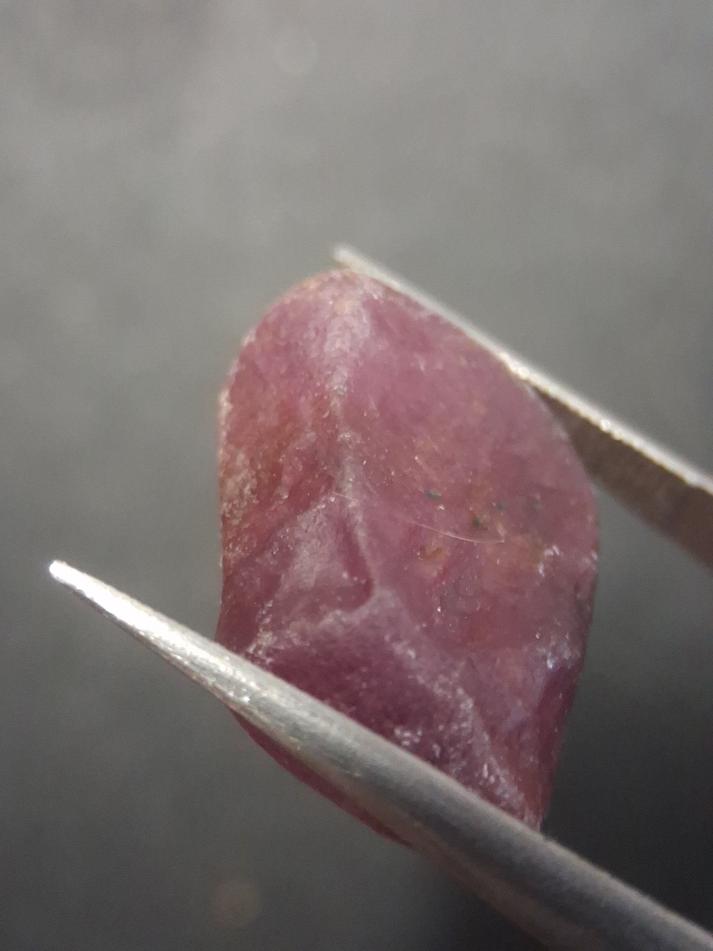 Natural Red Ruby - 22.226 ct - rough ruby - untreated - Africa - Natural Gems Belgium