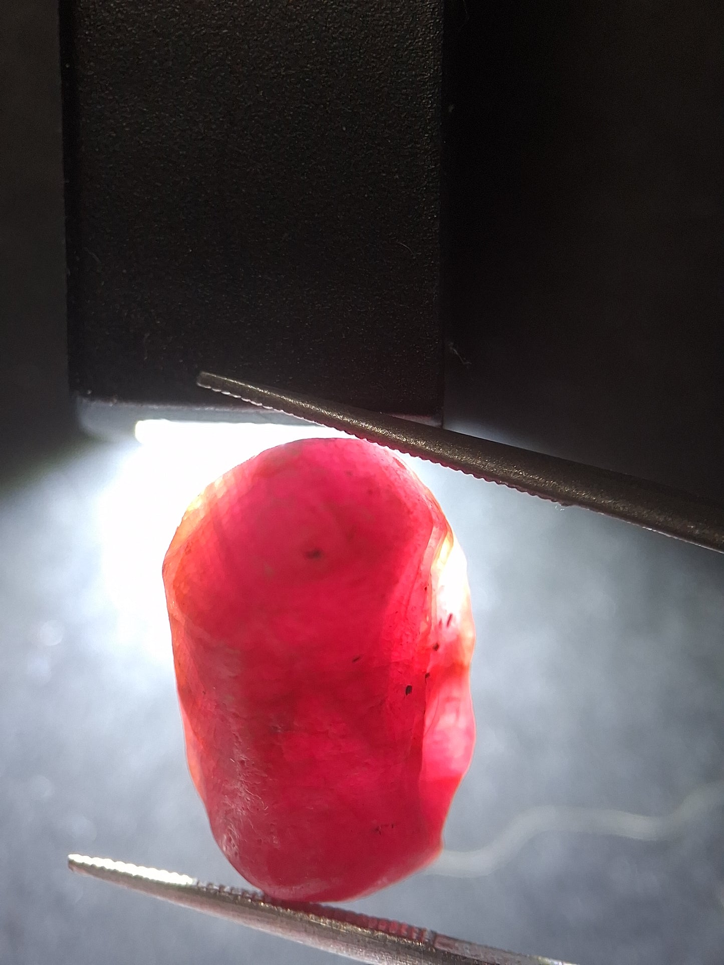 Natural Red Ruby - 22.226 ct - rough ruby - untreated - Africa - Natural Gems Belgium