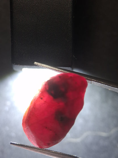 Natural Red Ruby - 22.226 ct - rough ruby - untreated - Africa - Natural Gems Belgium