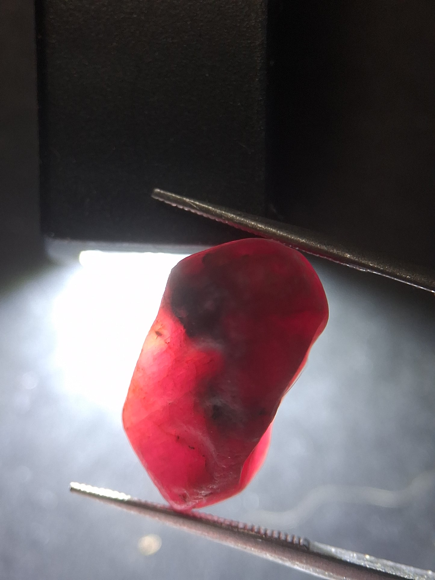 Natural Red Ruby - 22.226 ct - rough ruby - untreated - Africa - Natural Gems Belgium