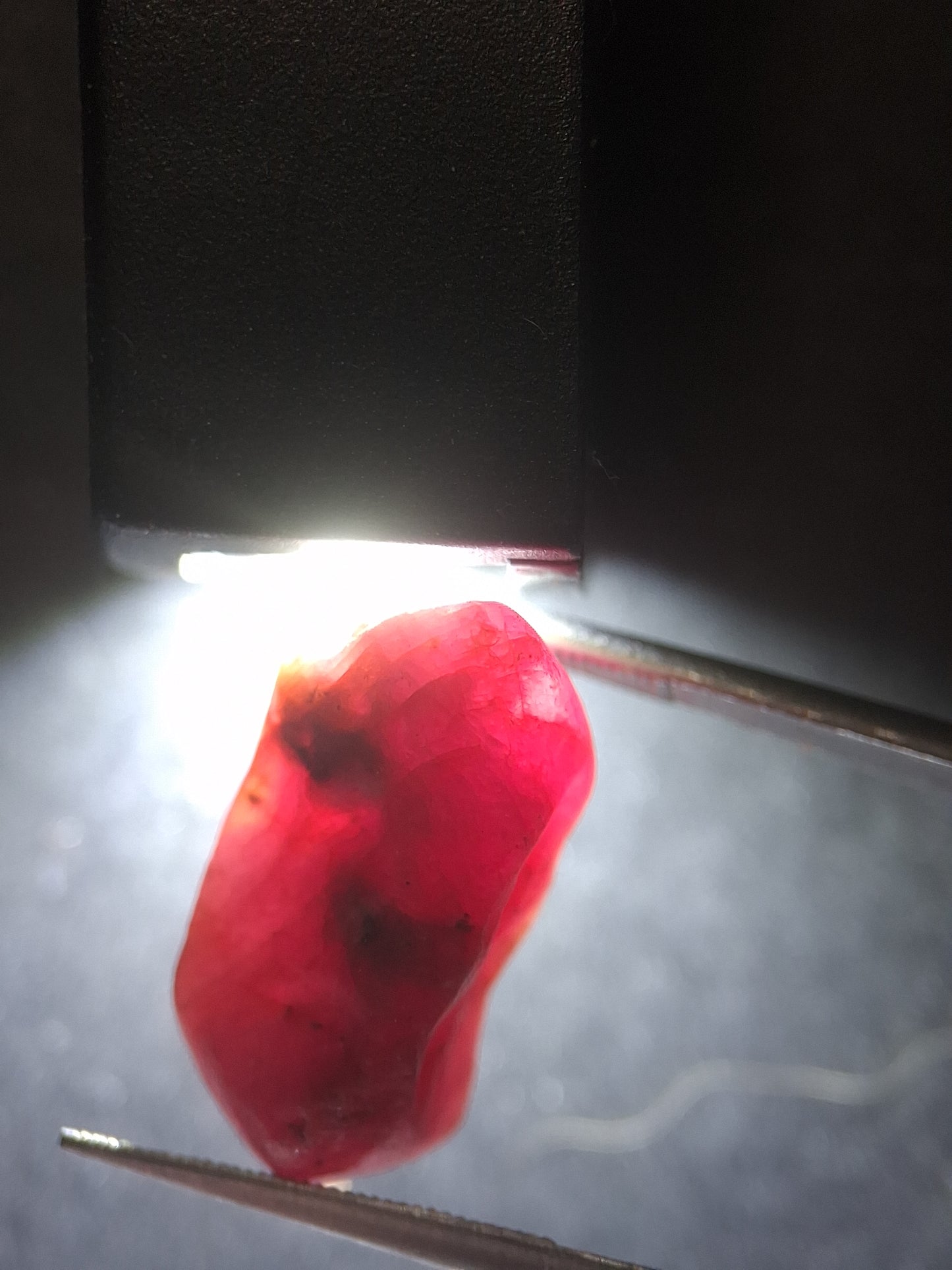 Natural Red Ruby - 22.226 ct - rough ruby - untreated - Africa - Natural Gems Belgium