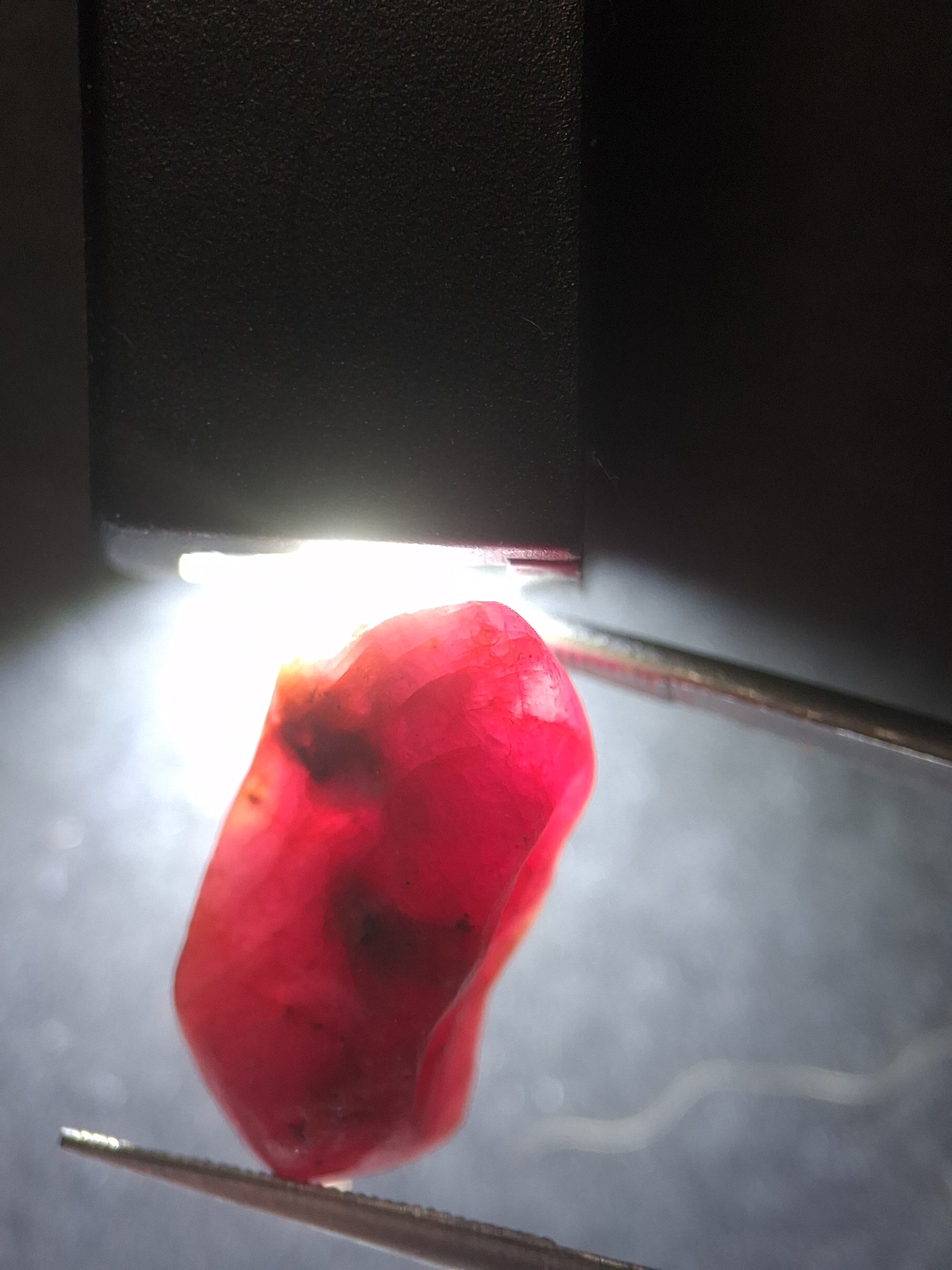 Natural Red Ruby - 22.226 ct - rough ruby - untreated - Africa - Natural Gems Belgium