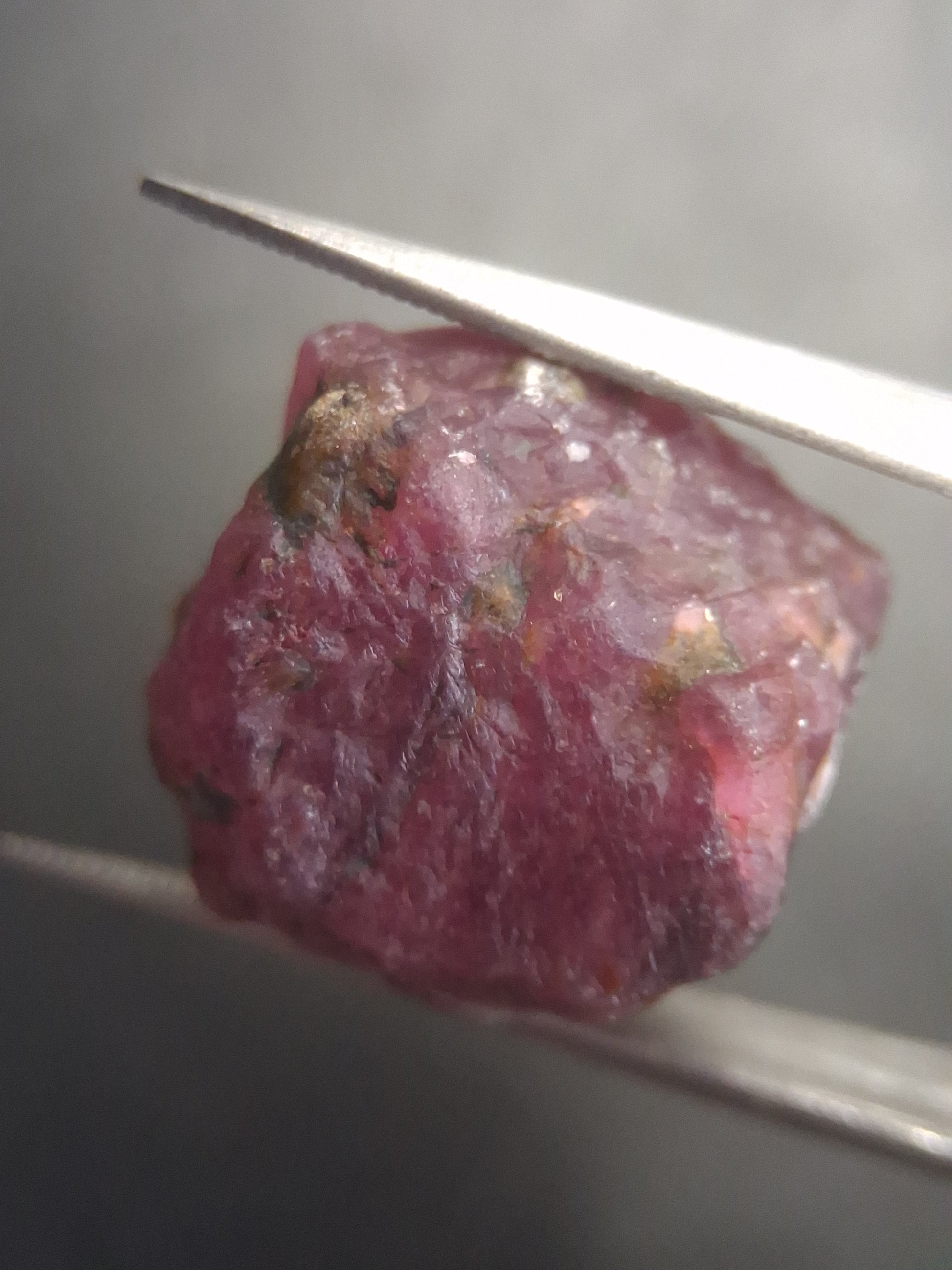 Natural Red Ruby - 23.603 ct - rough ruby - untreated - Africa - Natural Gems Belgium