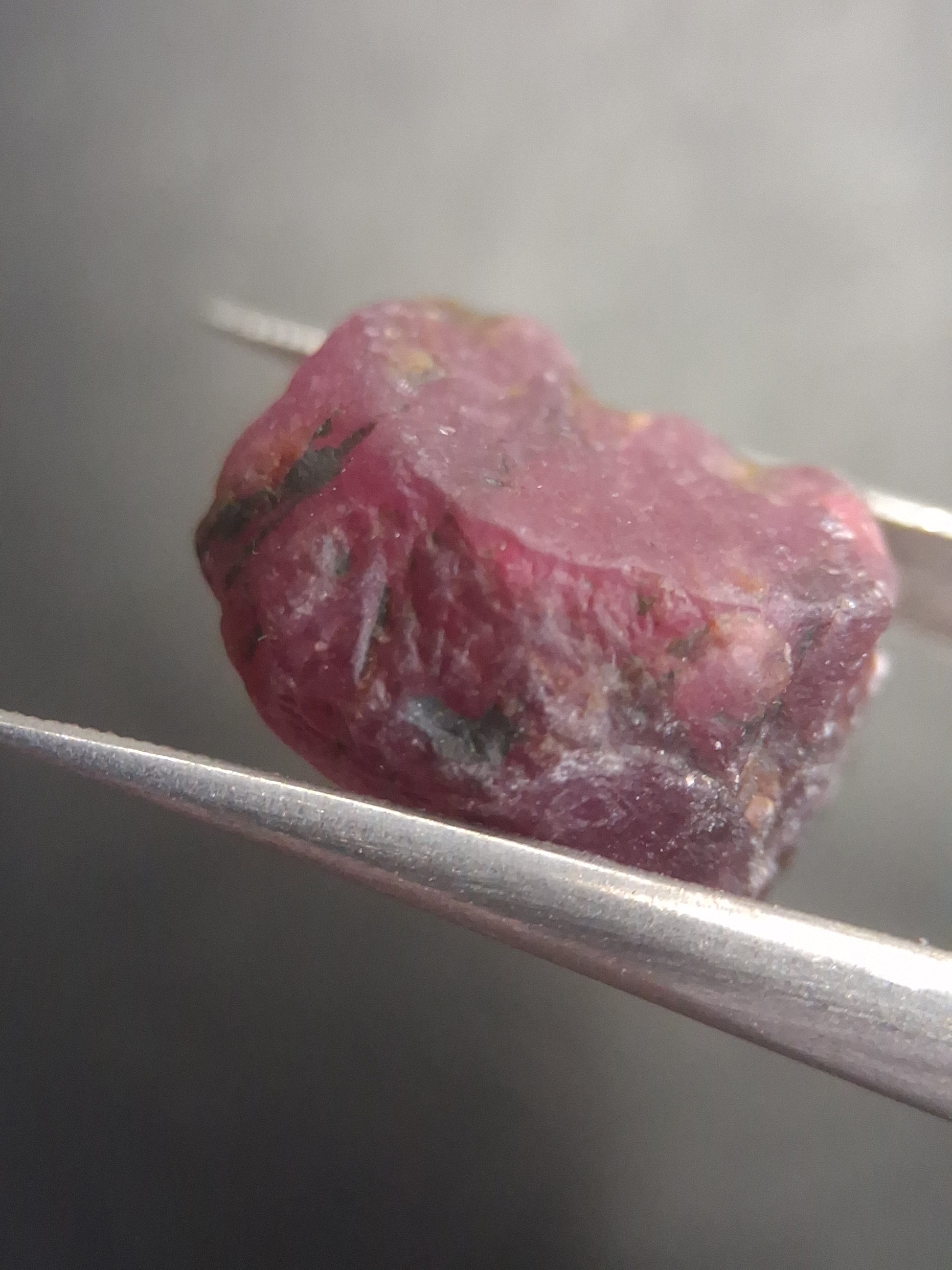 Natural Red Ruby - 23.603 ct - rough ruby - untreated - Africa - Natural Gems Belgium