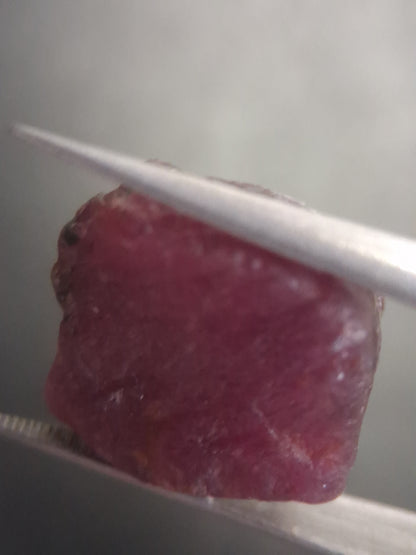 Natural Red Ruby - 23.603 ct - rough ruby - untreated - Africa - Natural Gems Belgium