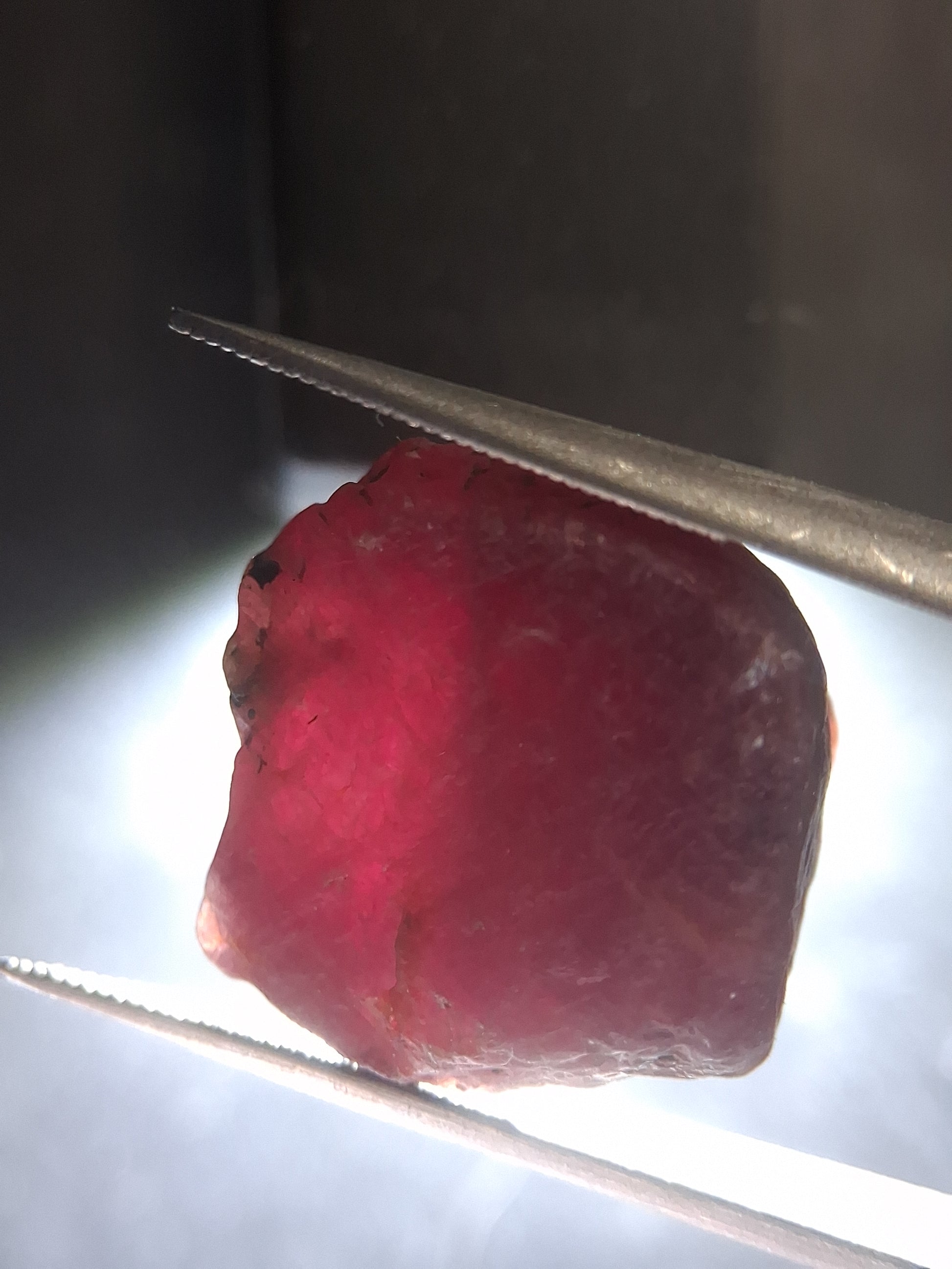 Natural Red Ruby - 23.603 ct - rough ruby - untreated - Africa - Natural Gems Belgium
