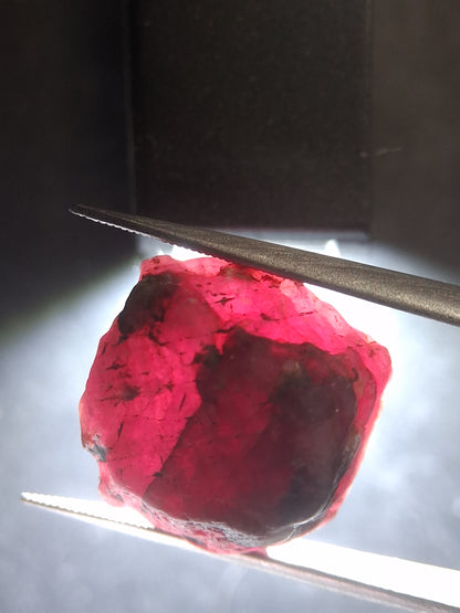 Natural Red Ruby - 23.603 ct - rough ruby - untreated - Africa - Natural Gems Belgium