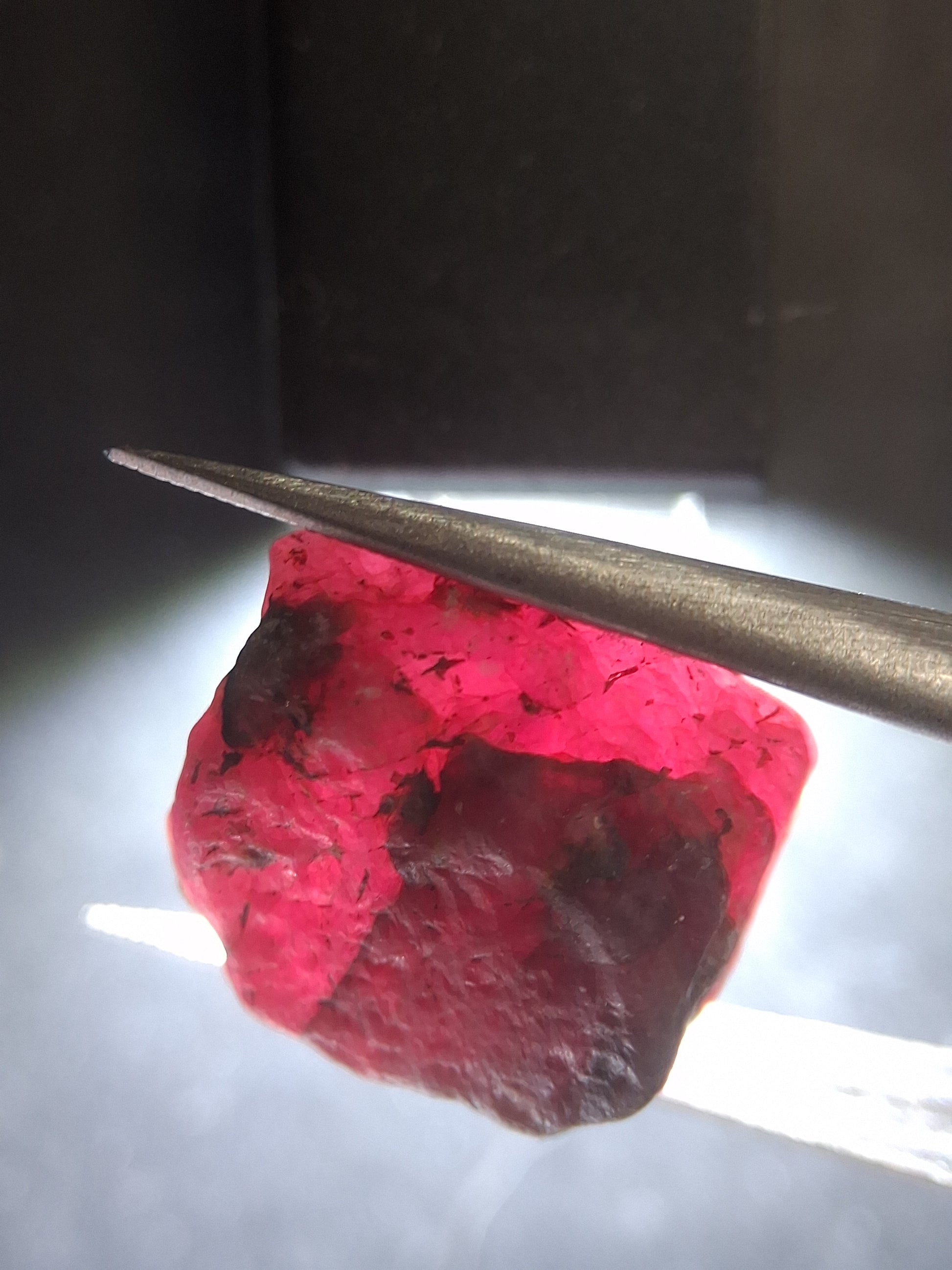 Natural Red Ruby - 23.603 ct - rough ruby - untreated - Africa - Natural Gems Belgium