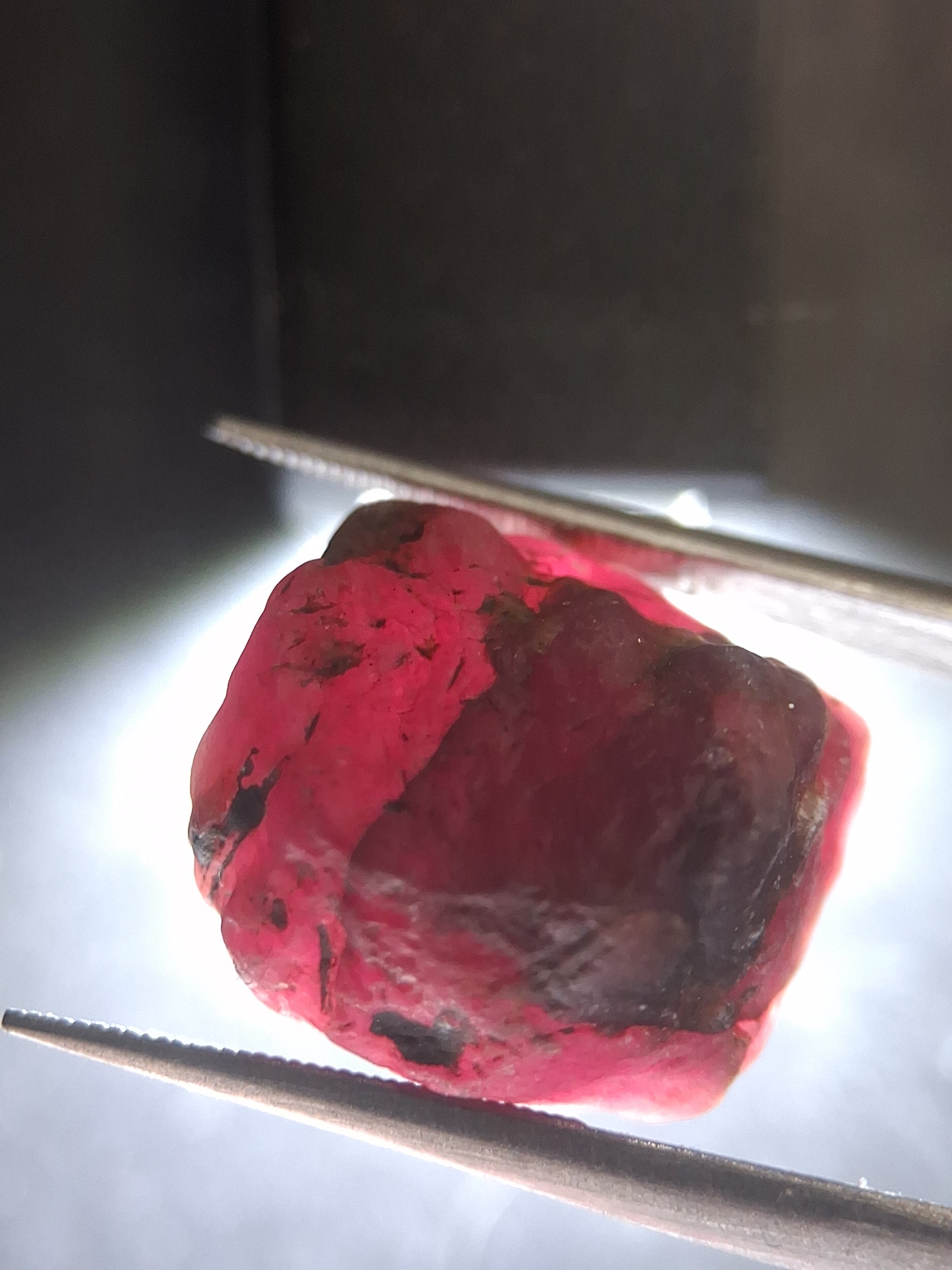 Natural Red Ruby - 23.603 ct - rough ruby - untreated - Africa - Natural Gems Belgium