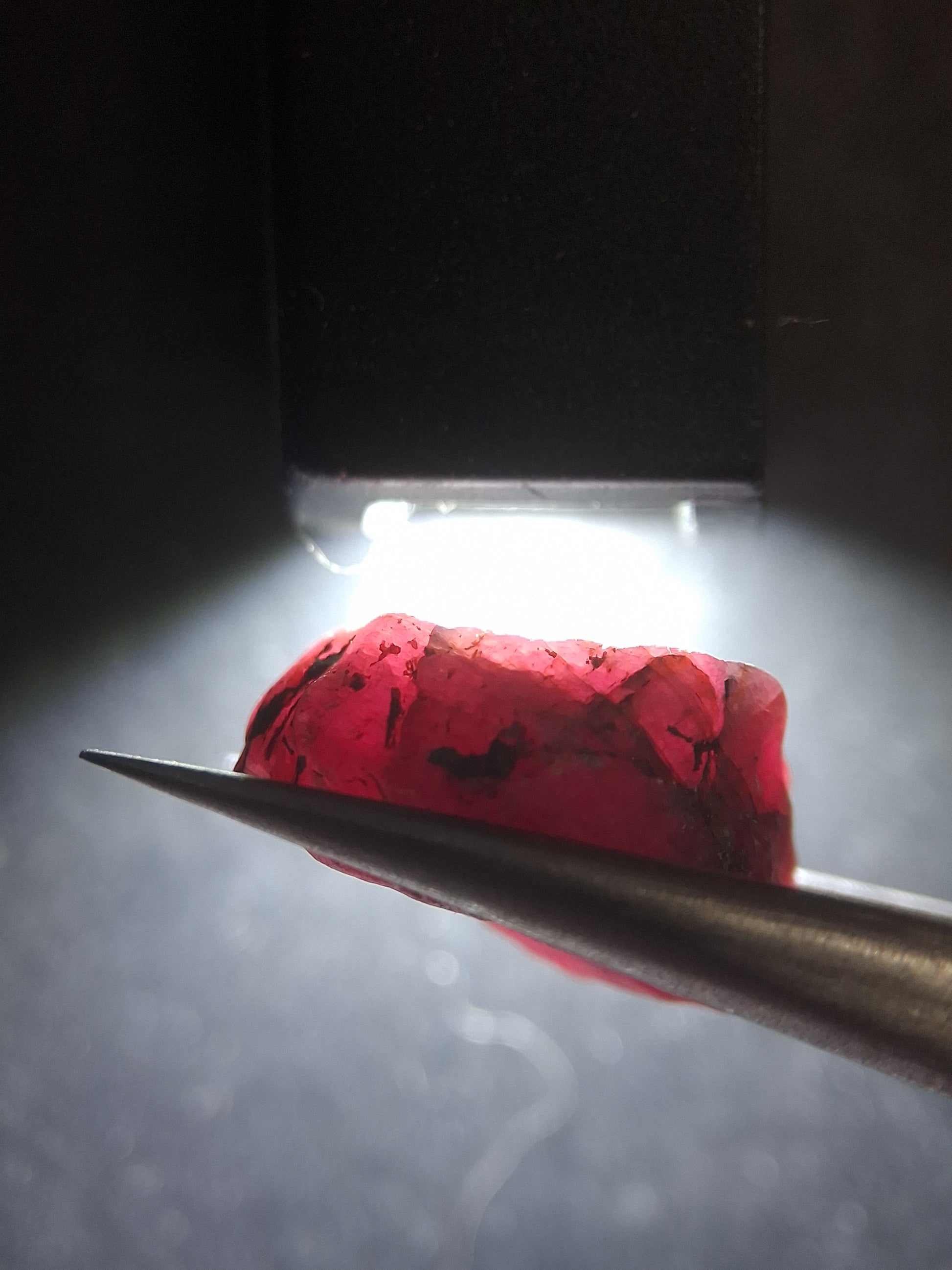 Natural Red Ruby - 23.603 ct - rough ruby - untreated - Africa - Natural Gems Belgium