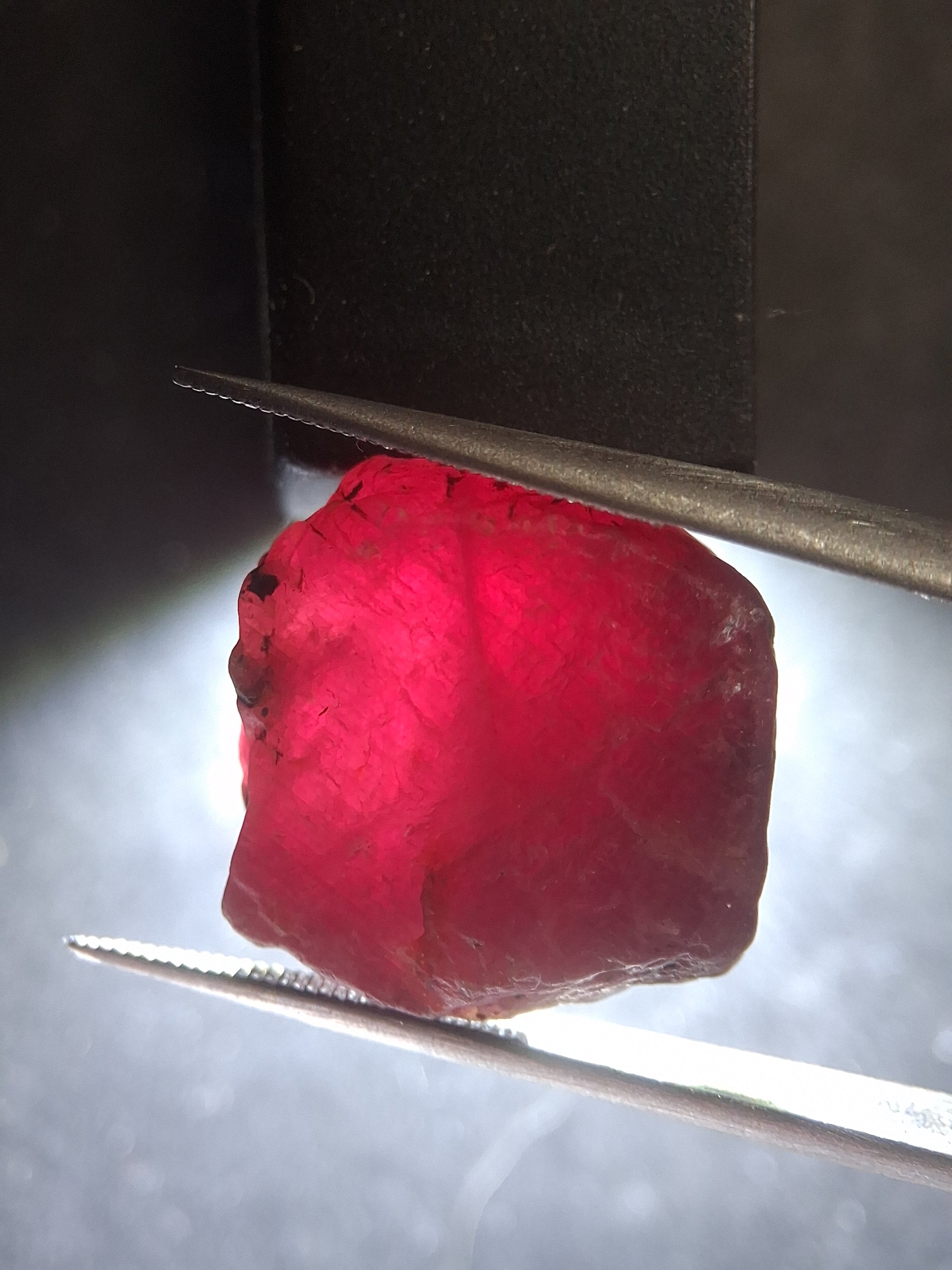 Natural Red Ruby - 23.603 ct - rough ruby - untreated - Africa - Natural Gems Belgium