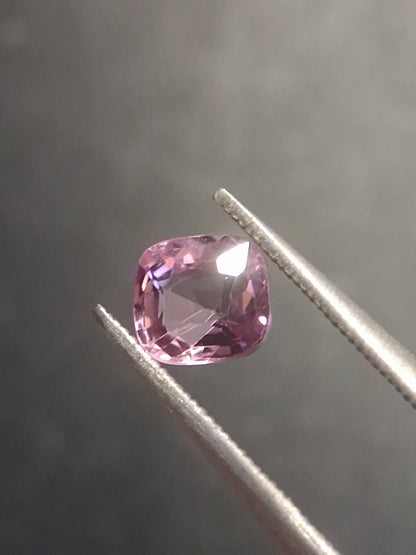 Natural purplish pink spinel - 0.56 ct - cushion - unheated - myanmar - Natural Gems Belgium