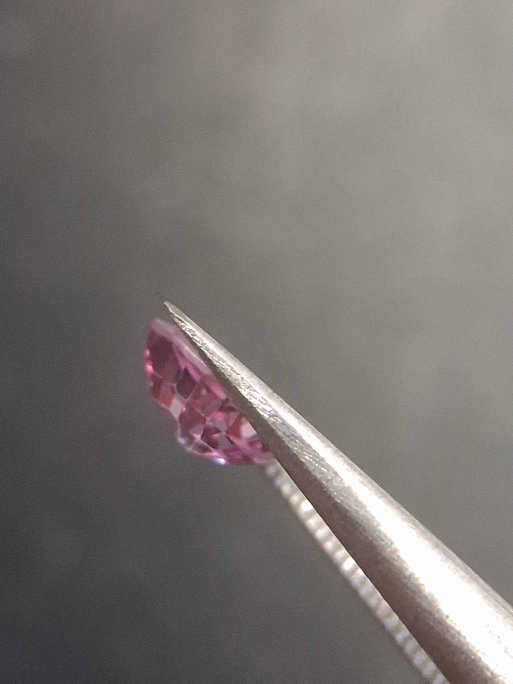 Natural purplish pink spinel - 0.56 ct - cushion - unheated - myanmar - Natural Gems Belgium
