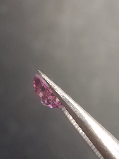 Natural purplish pink spinel - 0.56 ct - cushion - unheated - myanmar - Natural Gems Belgium