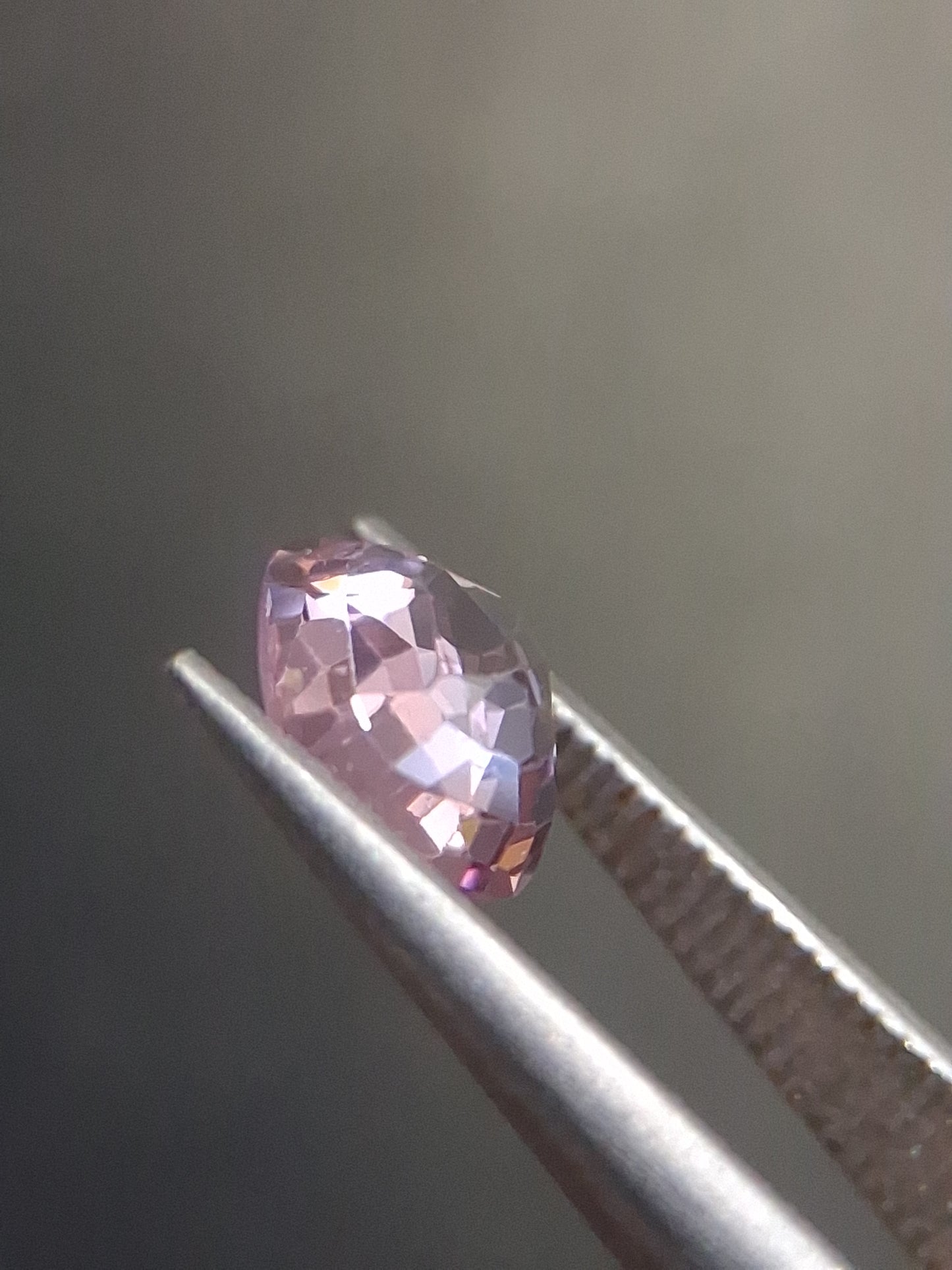 Natural purplish pink spinel - 0.56 ct - cushion - unheated - myanmar - Natural Gems Belgium