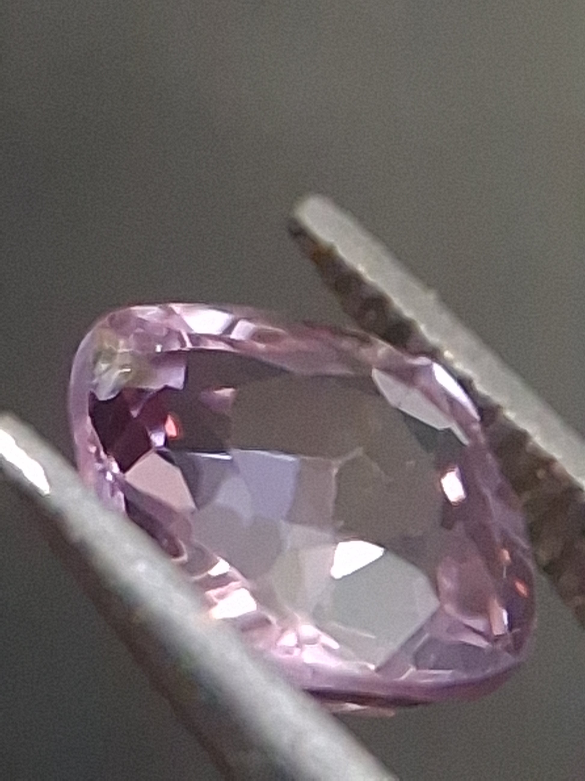 Natural purplish pink spinel - 0.56 ct - cushion - unheated - myanmar - Natural Gems Belgium