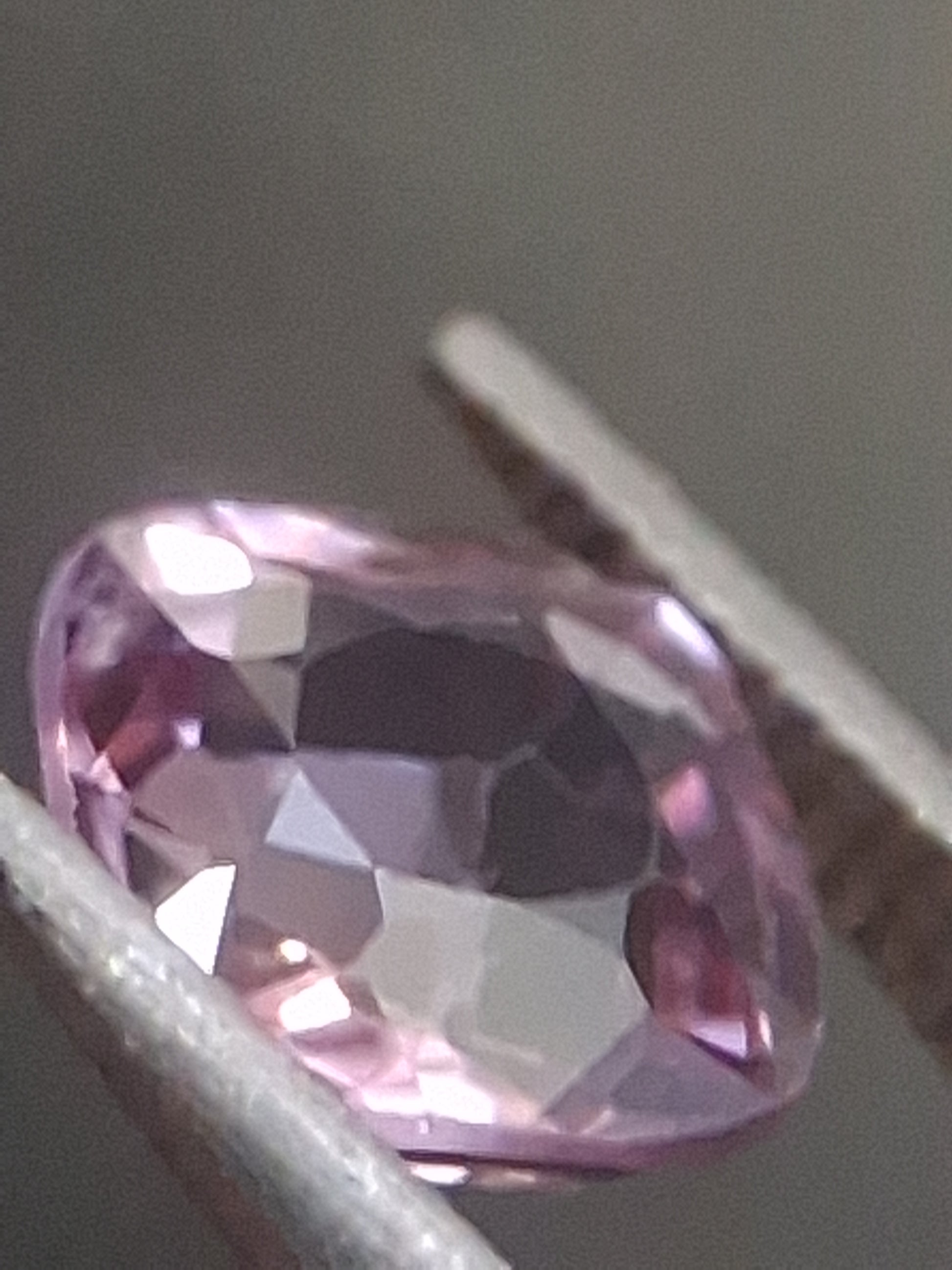 Natural purplish pink spinel - 0.56 ct - cushion - unheated - myanmar - Natural Gems Belgium