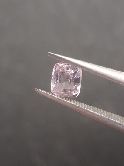 Natural purplish pink spinel - 0.52 ct - cushion - unheated - myanmar - Natural Gems Belgium