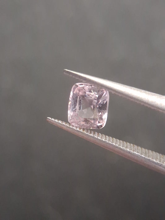 Natural purplish pink spinel - 0.52 ct - cushion - unheated - myanmar - Natural Gems Belgium