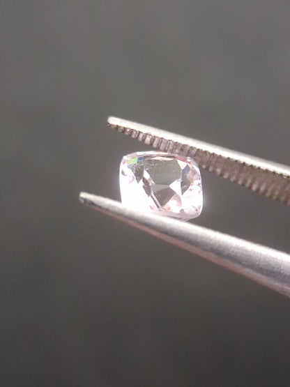 Natural purplish pink spinel - 0.52 ct - cushion - unheated - myanmar - Natural Gems Belgium