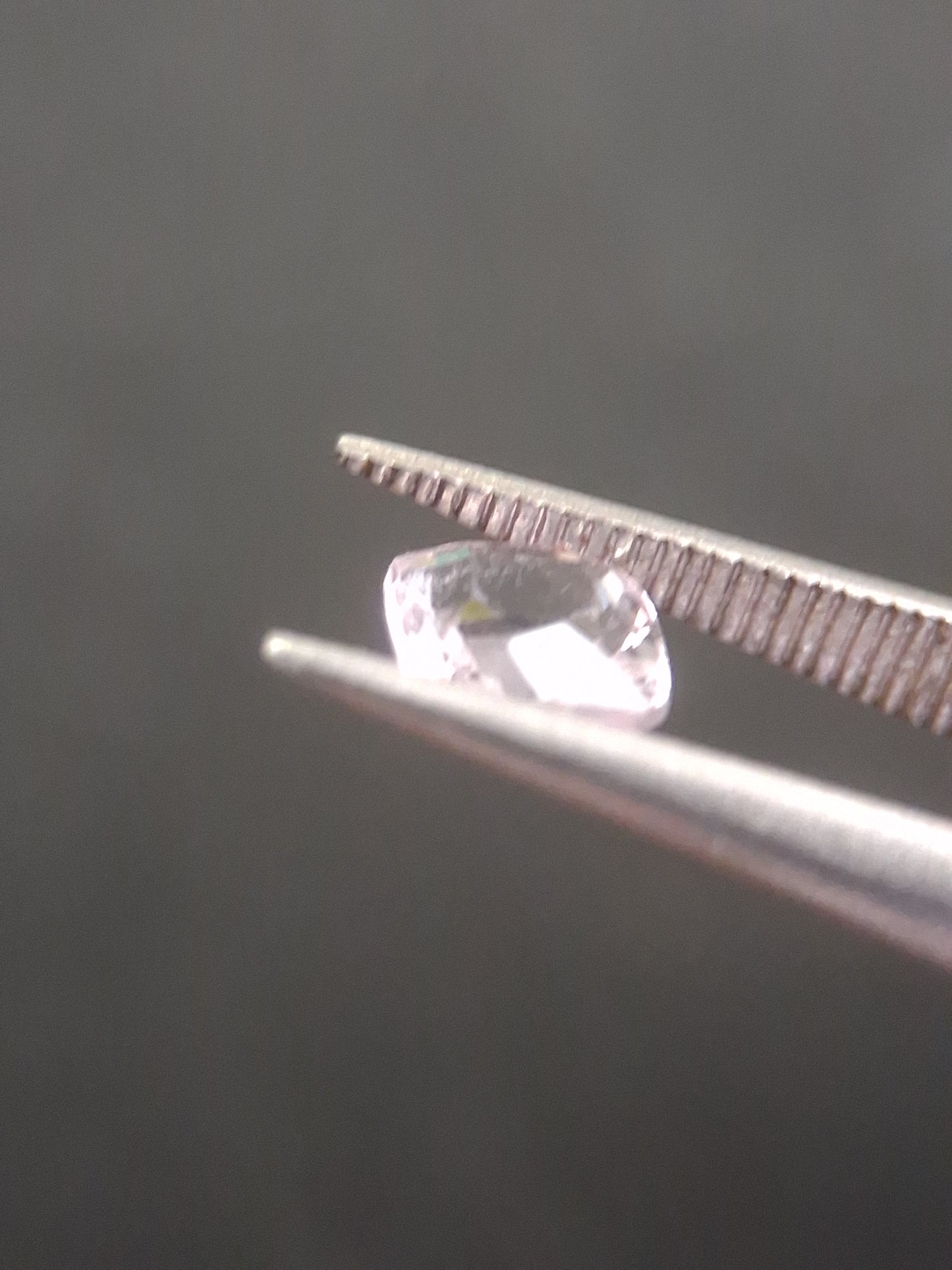 Natural purplish pink spinel - 0.52 ct - cushion - unheated - myanmar - Natural Gems Belgium