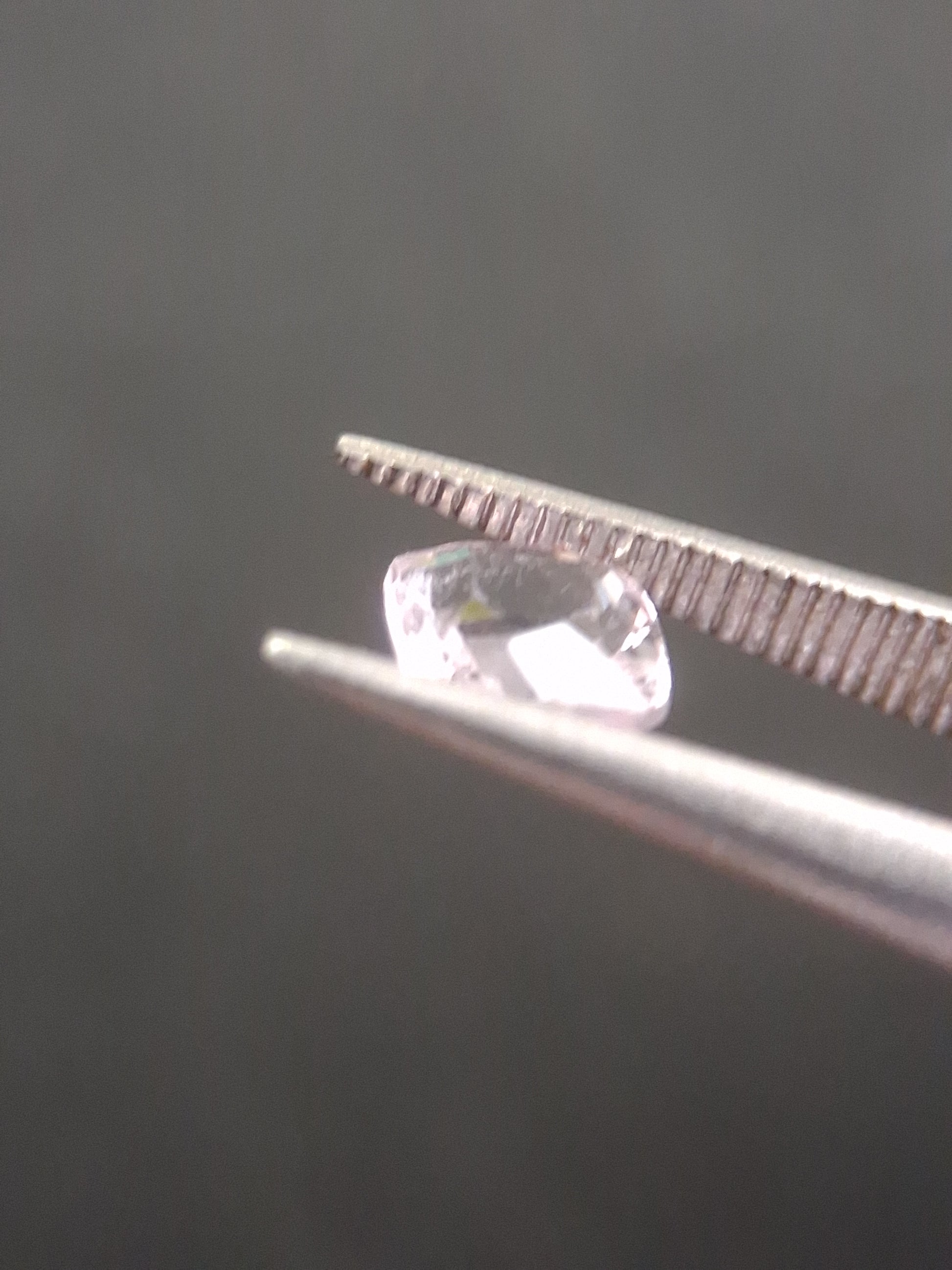 Natural purplish pink spinel - 0.52 ct - cushion - unheated - myanmar - Natural Gems Belgium