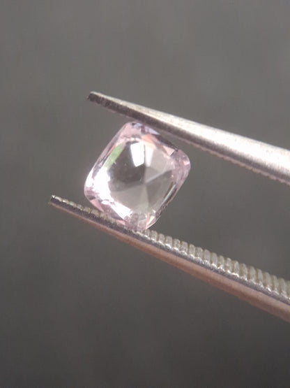 Natural purplish pink spinel - 0.52 ct - cushion - unheated - myanmar - Natural Gems Belgium
