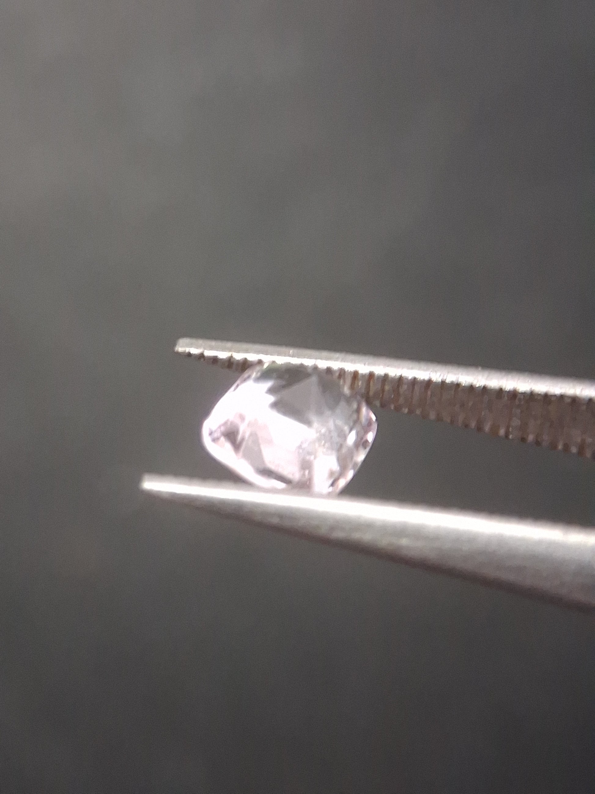 Natural purplish pink spinel - 0.52 ct - cushion - unheated - myanmar - Natural Gems Belgium