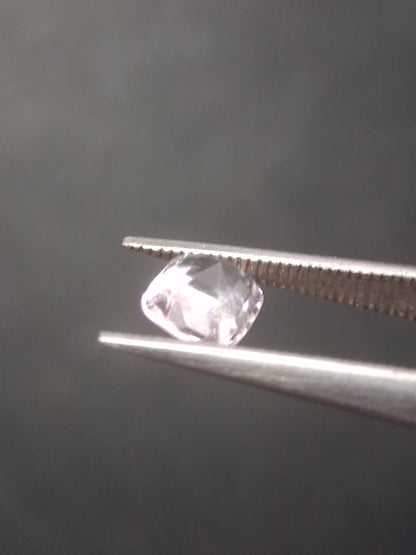 Natural purplish pink spinel - 0.52 ct - cushion - unheated - myanmar - Natural Gems Belgium